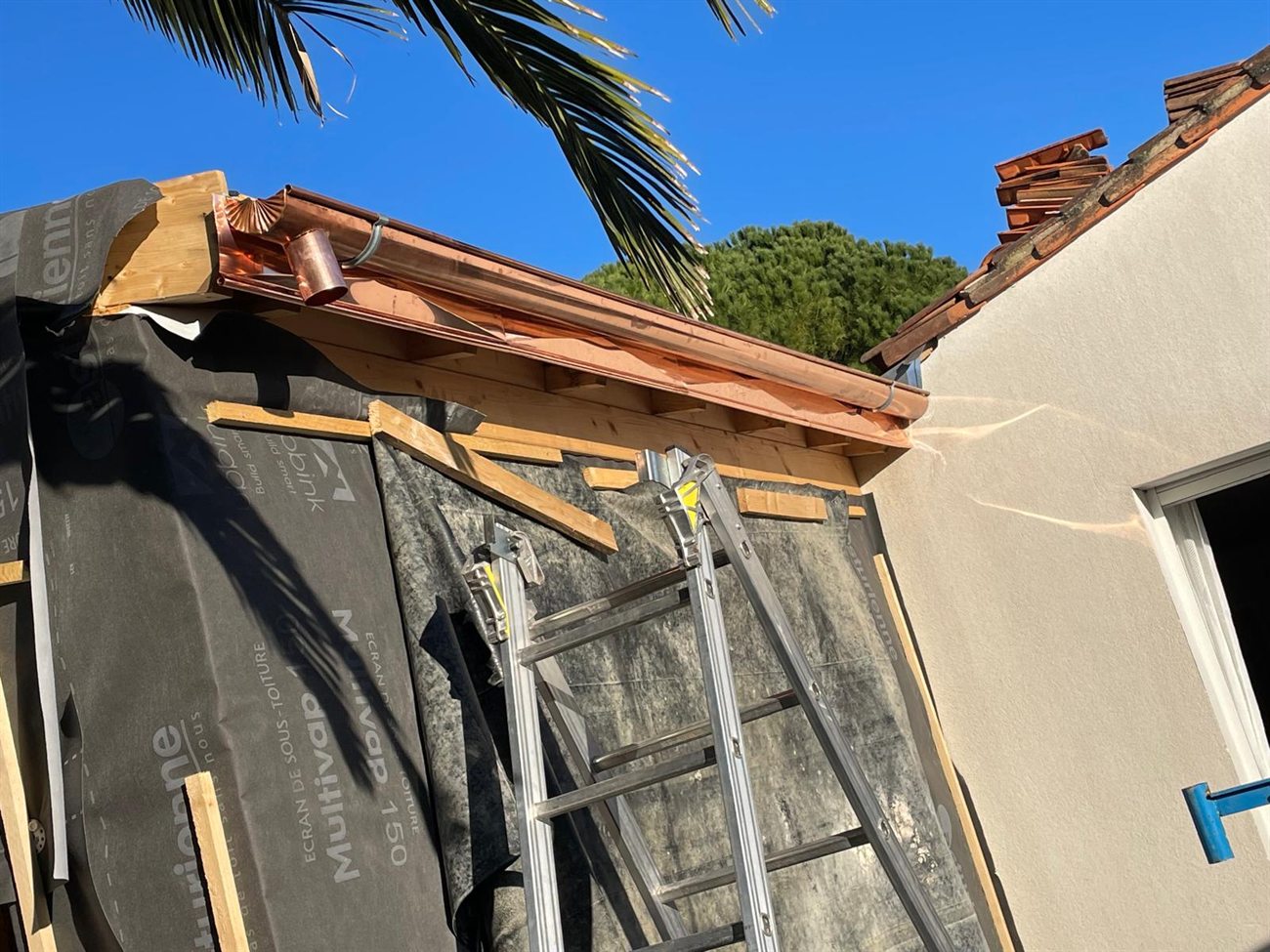 Travaux de couverture en cours